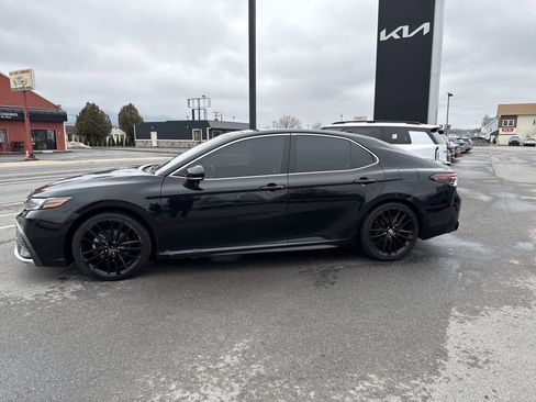 Used 2021 Toyota Camry XSE image 7