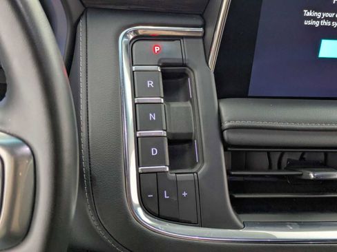 Used 2024 Chevrolet Suburban Z71 image 30