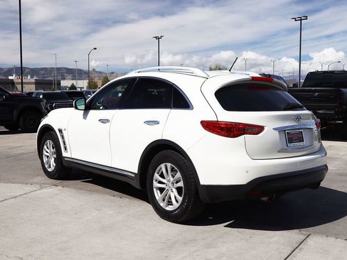 Used 2017 INFINITI QX70 AWD w/ Premium Package image 4