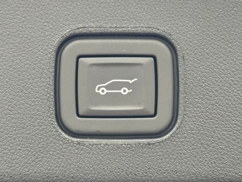 New 2025 Cadillac Lyriq Luxury image 34