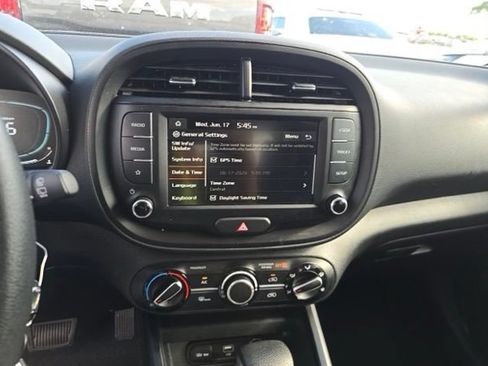 Certified 2025 Kia Soul LX w/ LX Technology Package FWD image 15