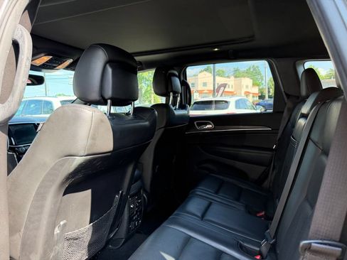 Used 2020 Jeep Grand Cherokee Limited w/ Luxury Group II AWD/4WD image 31