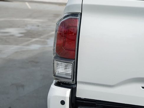 Certified 2022 Toyota Tacoma TRD Off-Road w/ Technology Package image 9