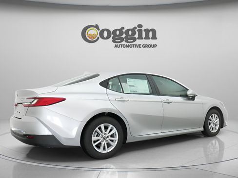 Used 2026 Toyota Camry LE w/ Convenience Package FWD image 17