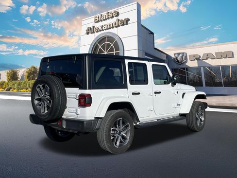 Used 2024 Jeep Wrangler Sport S w/ Convenience Group AWD/4WD image 3