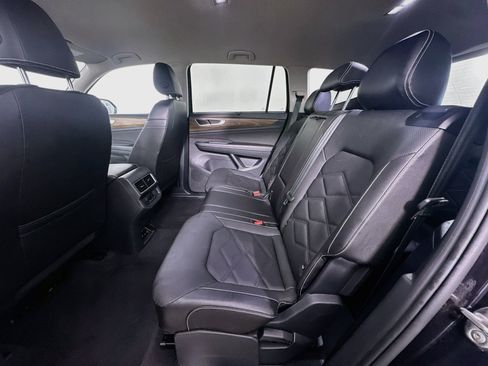 Used 2025 Volkswagen Atlas SE FWD image 28