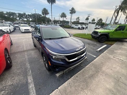 Used 2022 Kia Seltos EX AWD/4WD image 6