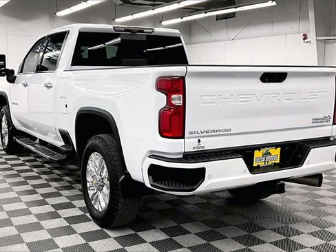 Used 2022 Chevrolet Silverado 2500 High Country image 2