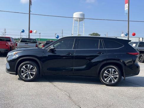 Used 2022 Toyota Highlander XLE image 25