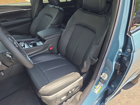 New 2026 Jeep Grand Cherokee Limited AWD/4WD image 16