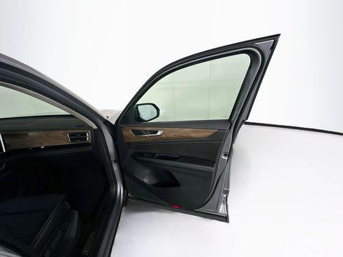 Used 2026 Volkswagen Atlas SE FWD image 33