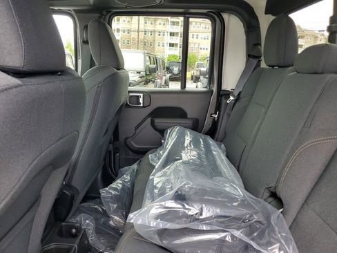 New 2025 Jeep Gladiator Sport image 13