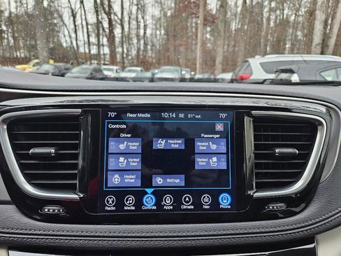 Used 2017 Chrysler Pacifica Limited image 26