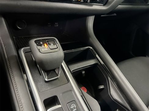 Used 2025 Nissan Pathfinder SV image 17