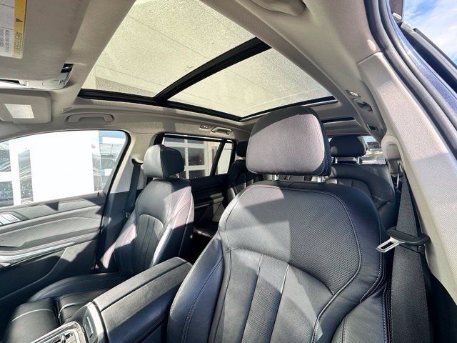 Used 2020 BMW X7 xDrive40i w/ Premium Package AWD/4WD image 12