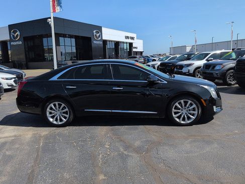 Used 2017 Cadillac XTS Luxury FWD image 2