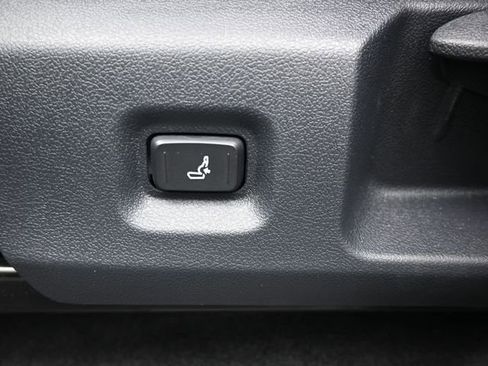 Certified 2025 Toyota Tacoma SR5 w/ SR5 Upgrade Package image 33