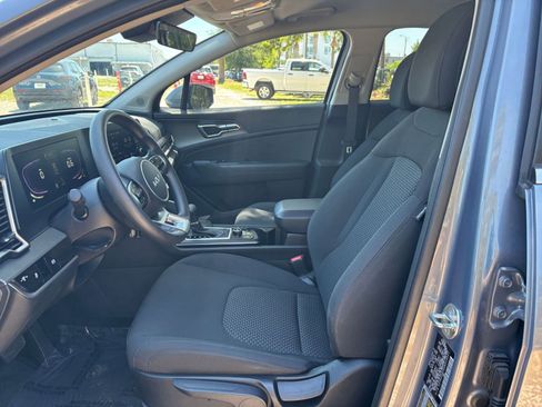 Used 2025 Kia Sportage LX FWD image 28
