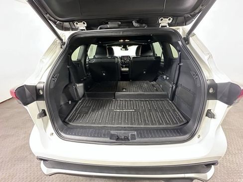Used 2021 Toyota Highlander XSE image 16