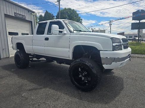 Used 2004 Chevrolet Silverado 2500 LT AWD/4WD image 5