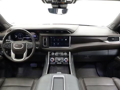 Used 2024 GMC Yukon XL Denali w/ Advanced Technology Package image 16