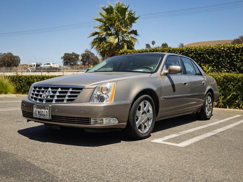 Used 2006 Cadillac DTS w/ Sun And Sound Package FWD image 1
