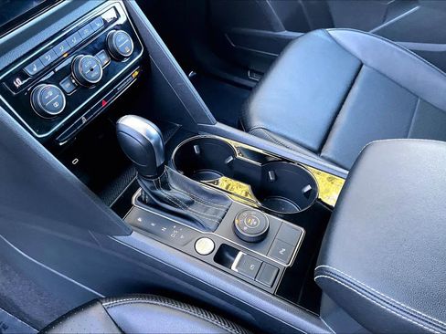 Used 2022 Volkswagen Atlas Cross Sport SE image 16