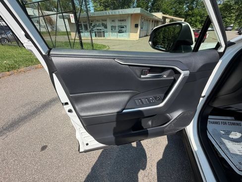Used 2019 Toyota RAV4 XLE w/ Convenience Package AWD/4WD image 11