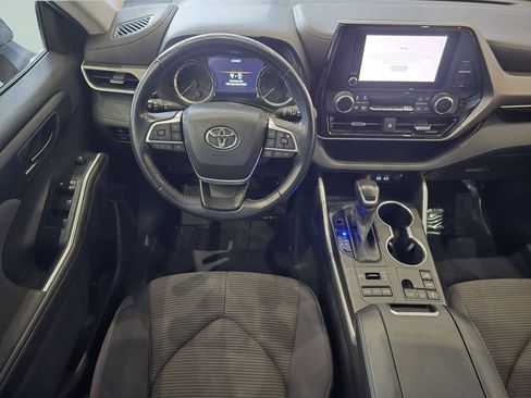 Used 2023 Toyota Highlander LE image 26
