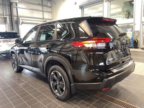 Used 2024 Nissan Rogue SV w/ SV Premium Package image 20