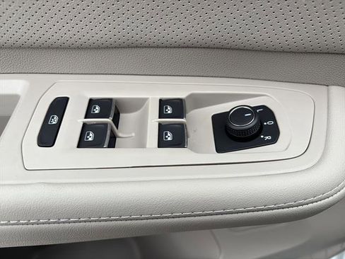 New 2026 Volkswagen Atlas SE image 14