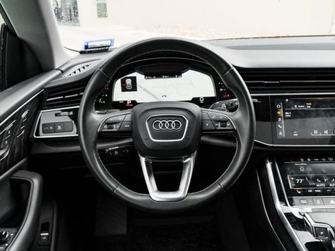 Used 2023 Audi Q8 Premium image 24