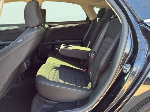 Used 2020 Ford Fusion SE FWD image 15