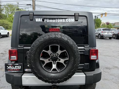 Used 2015 Jeep Wrangler Unlimited Sahara w/ Connectivity Group AWD/4WD image 7