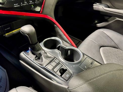 Used 2019 Toyota Camry XSE image 19