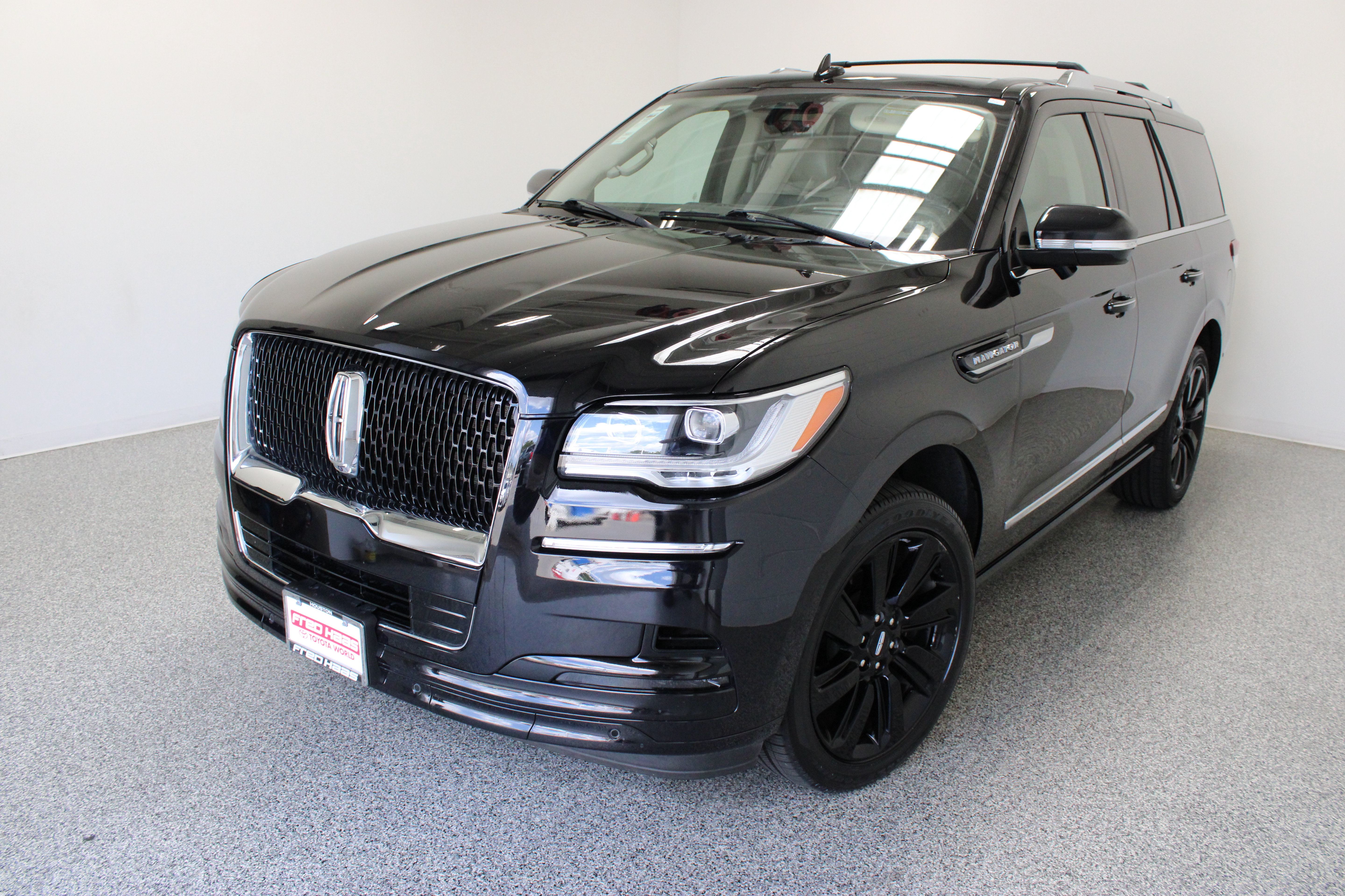 Used 2024 Lincoln Navigator Reserve AWD/4WD image 2