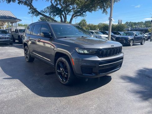 Used 2022 Jeep Grand Cherokee L Laredo RWD image 8