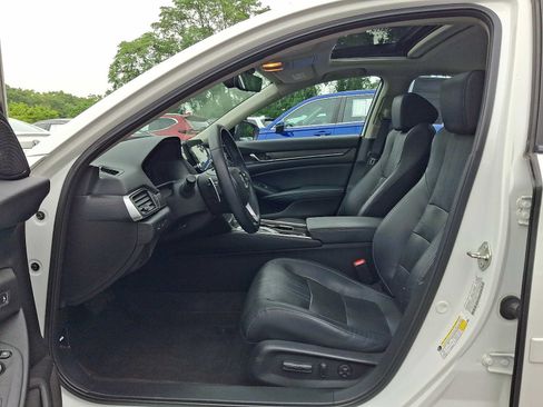 Used 2018 Honda Accord Touring image 13