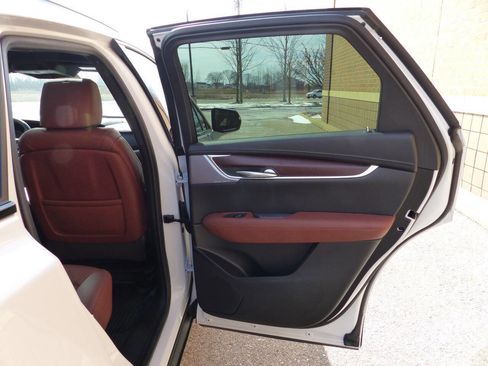 Used 2025 Cadillac XT5 Sportv w/ Technology Package image 39