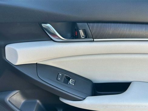 Used 2018 Honda Accord Touring image 20