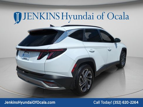 Certified 2025 Hyundai Tucson Limited FWD image 3