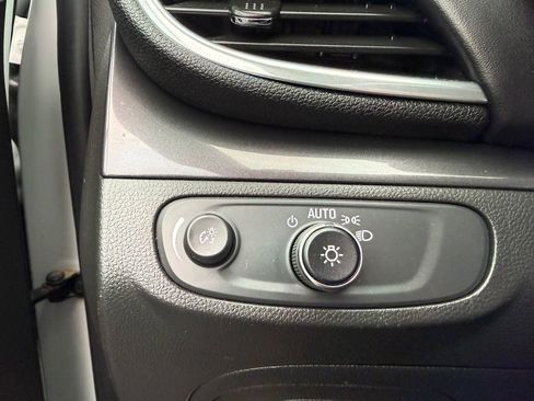 Used 2022 Buick Encore Preferred w/ Safety Package image 33