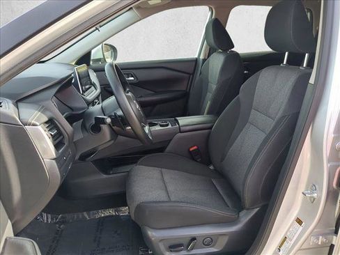 Used 2024 Nissan Rogue SV image 15