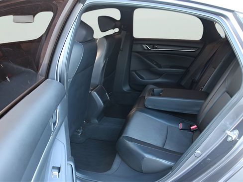 Used 2018 Honda Accord Sport image 12