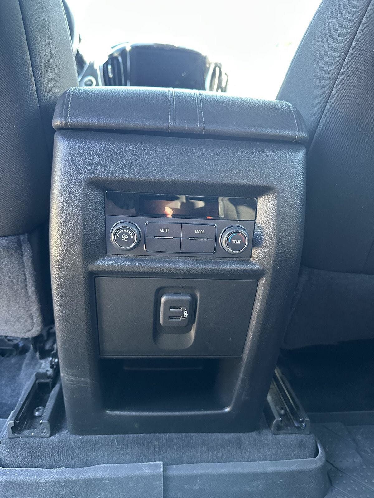 Used 2023 Chevrolet Traverse LT FWD image 36