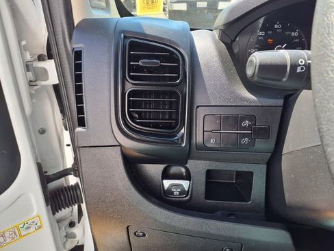 Used 2024 RAM ProMaster 2500 w/ Convenience Group FWD image 18