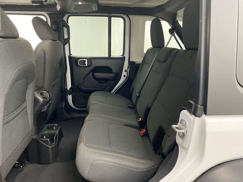 Used 2025 Jeep Wrangler Unlimited Sport AWD/4WD image 16