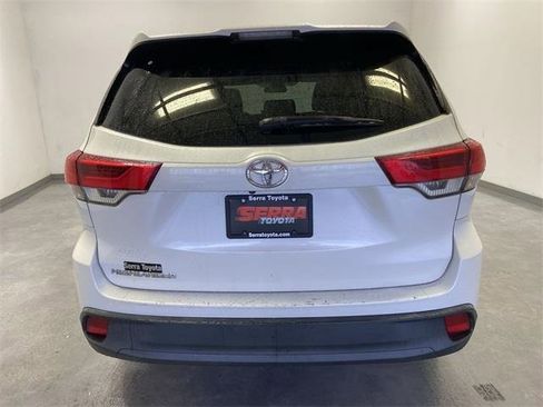 Used 2019 Toyota Highlander LE image 16