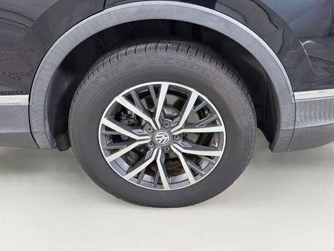 Used 2020 Volkswagen Tiguan SE w/ Panoramic Sunroof Package FWD image 34