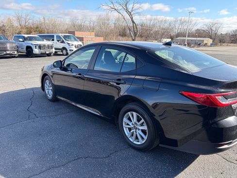 Used 2025 Toyota Camry LE image 3